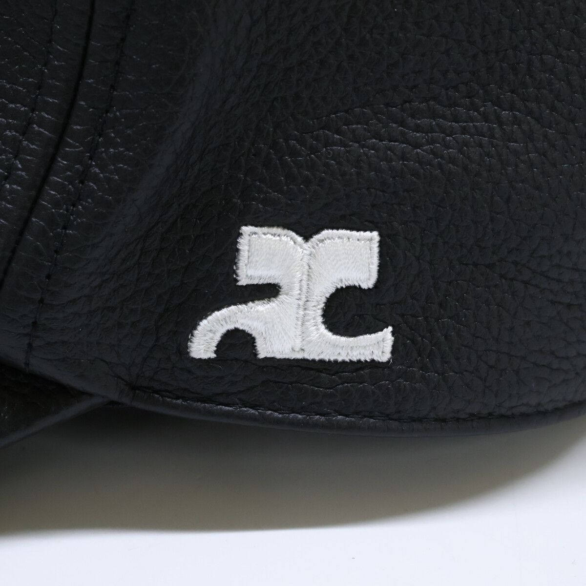 Courreges クレージュ 【美品】124ACT029CV00169999 カウレザー ロゴ