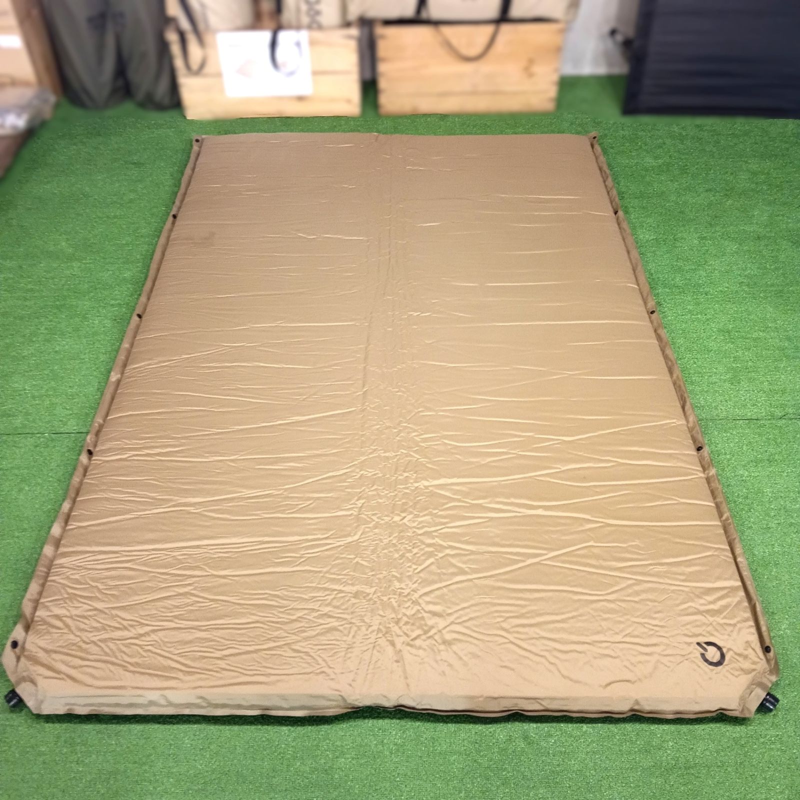 クイックキャンプ インフレーターマット8cm ベージュ セミダブル 車