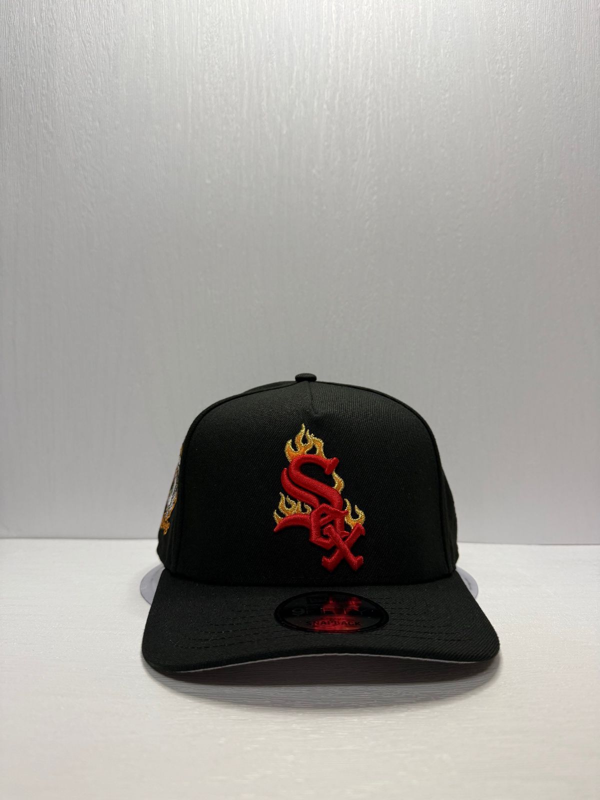 Newera シカゴホワイトソックス ワールドシリーズチャンピオンズ フレイムロゴ 9fifty A-FRAME スナップバックキャップ ブラックカラー 美品・復刻モデルNewEra 59FIFTY ホワイトソックス WS2005 - メルカリ