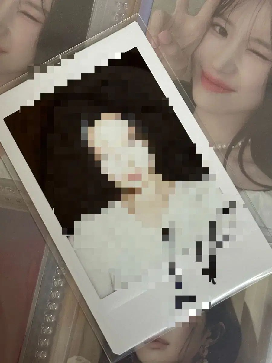 IZ*ONE アイズワン 俳優 キム ミンジュ KIM MINJU サイン入りポラロイド タートルネック