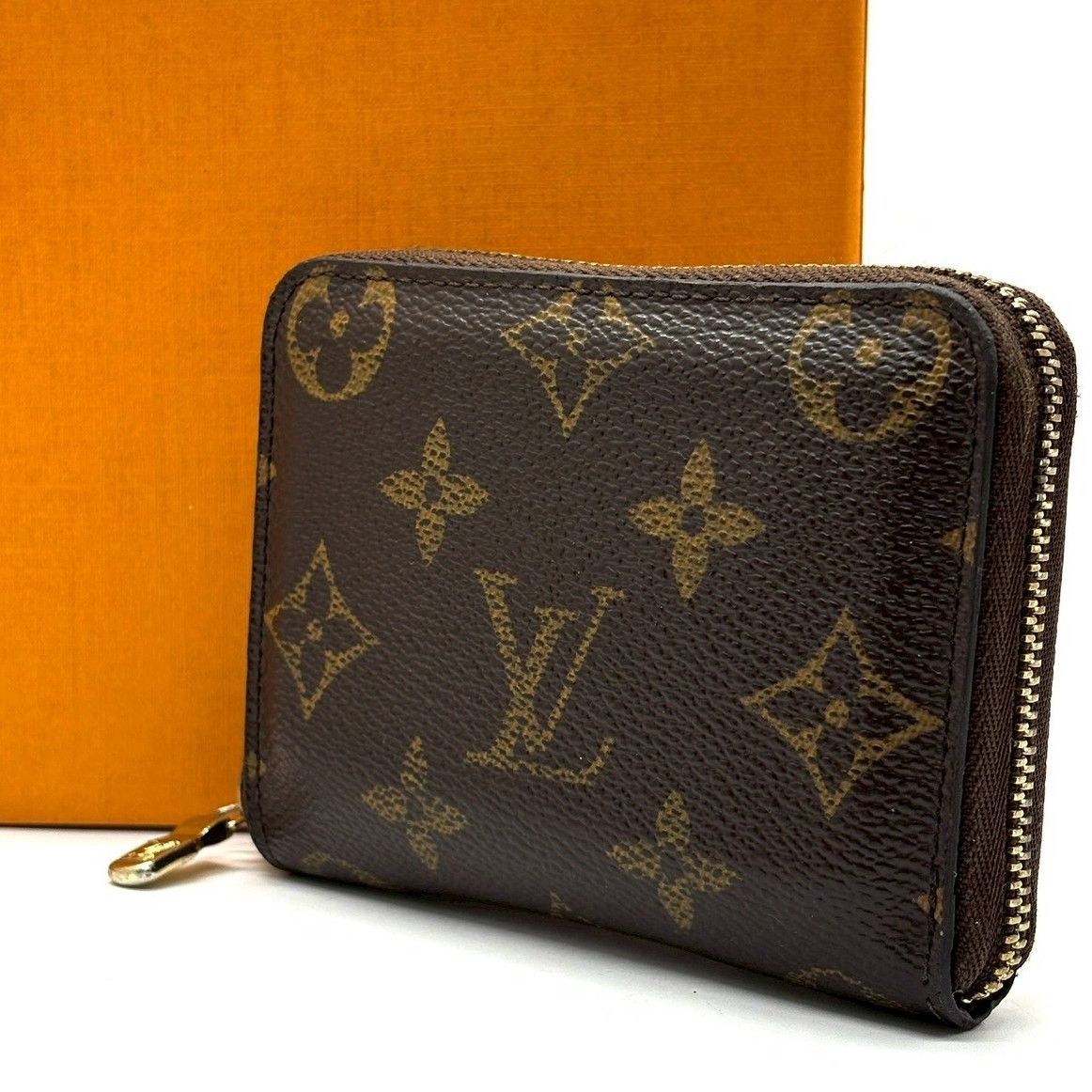 小さく整う、定番力】 LOUIS VUITTON コインケース ジッピー コイン