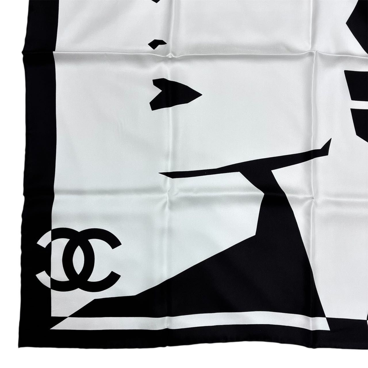 新品同様 CHANEL シャネル シルク％ 2022年 大判 スカーフ ココマーク