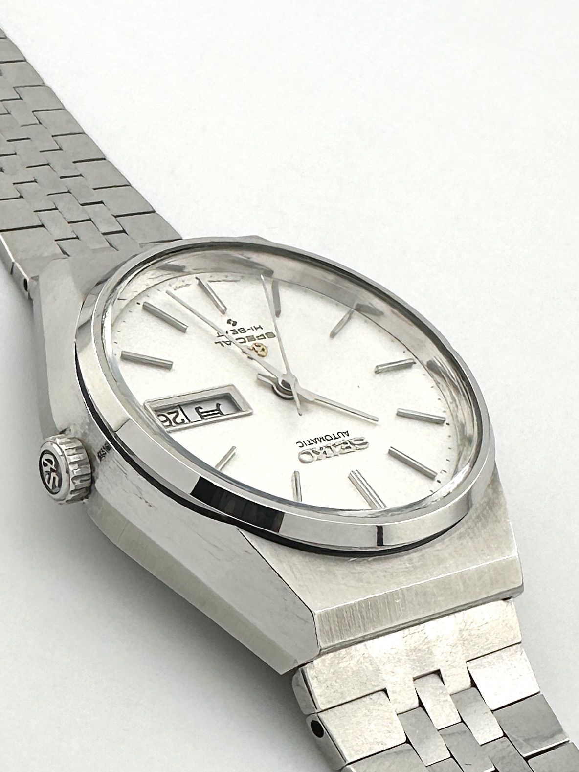 ハイビート梨地文字盤