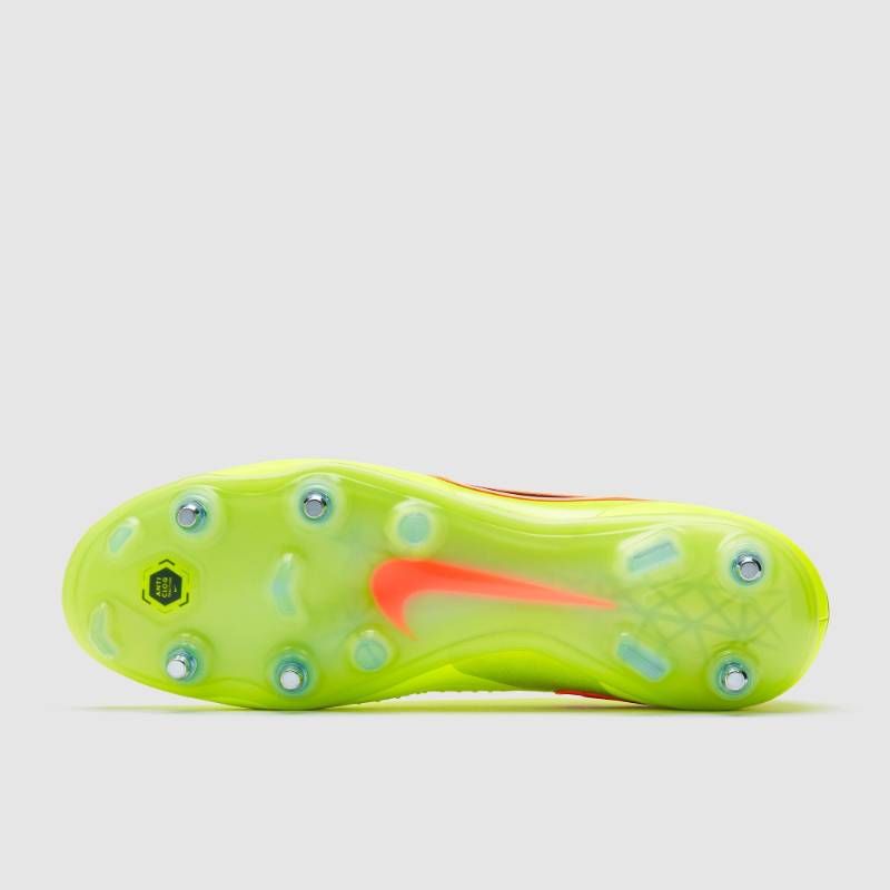 送料無料・匿名配送】28cm サッカースパイク ナイキ ティエンポ 
