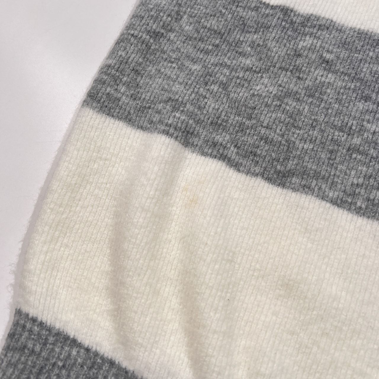 ラッセルノ　薄手　セーター　サイズ4　新品 RUSSELUNO ラッセルノ ロゴ刺繍 ボーダー ニットセーター サイズ 5