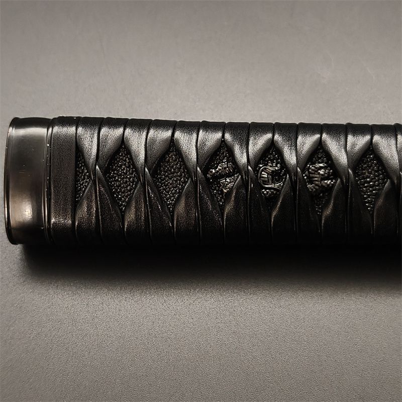 日本刀柄 黒目縁頭 龍目貫 pbz02 日本刀装具 新品 全長約26CM 本鮫皮