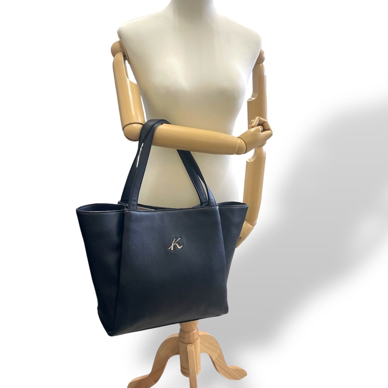 美品　キタムラ　シボ革　ブラック　レザートートバッグ　K A4収納可　通勤通学 未使用級 キタムラ トートバッグ A4収納 シボ レザー 黒 ブラック