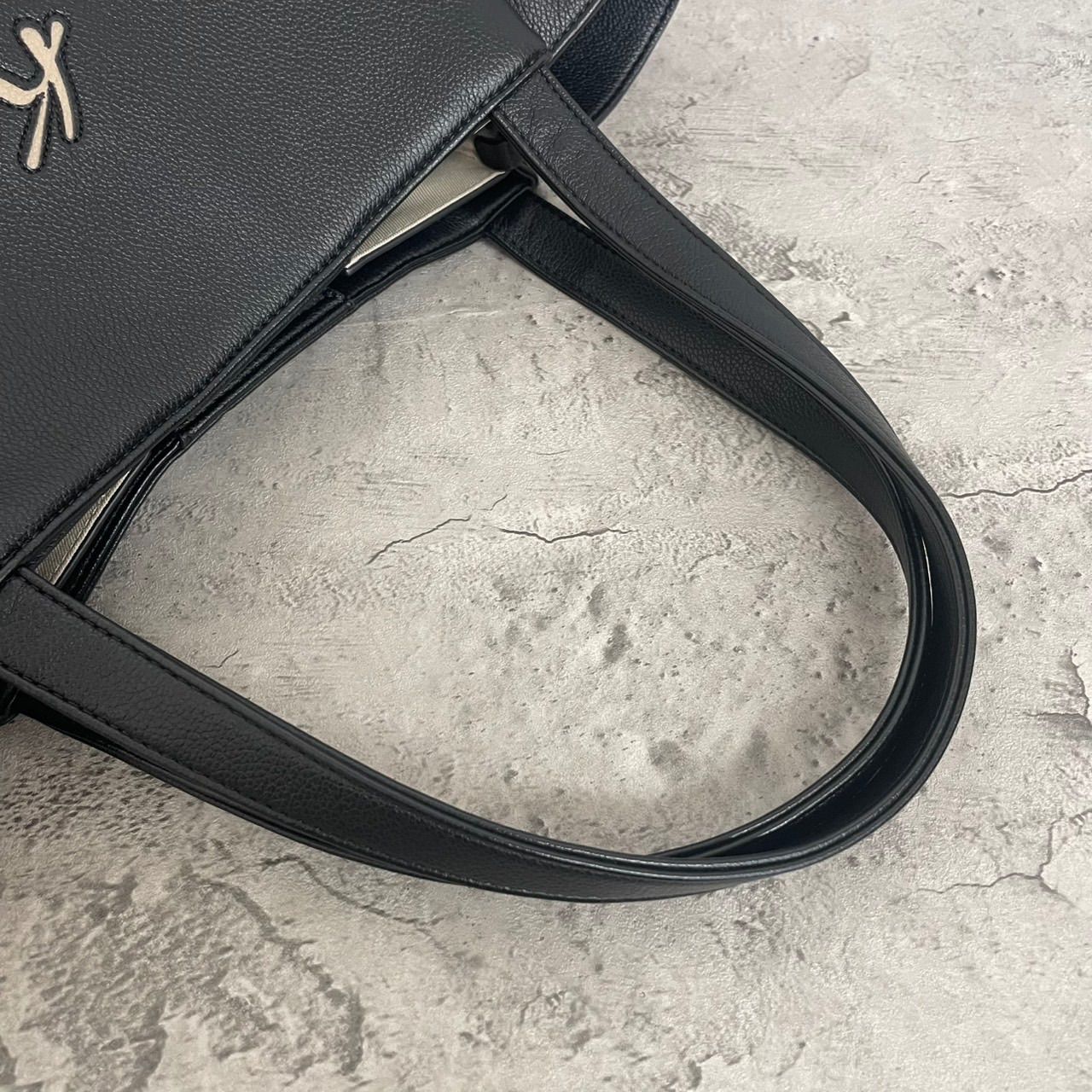 未使用級 キタムラ トートバッグ A4収納 シボ レザー 黒 ブラック