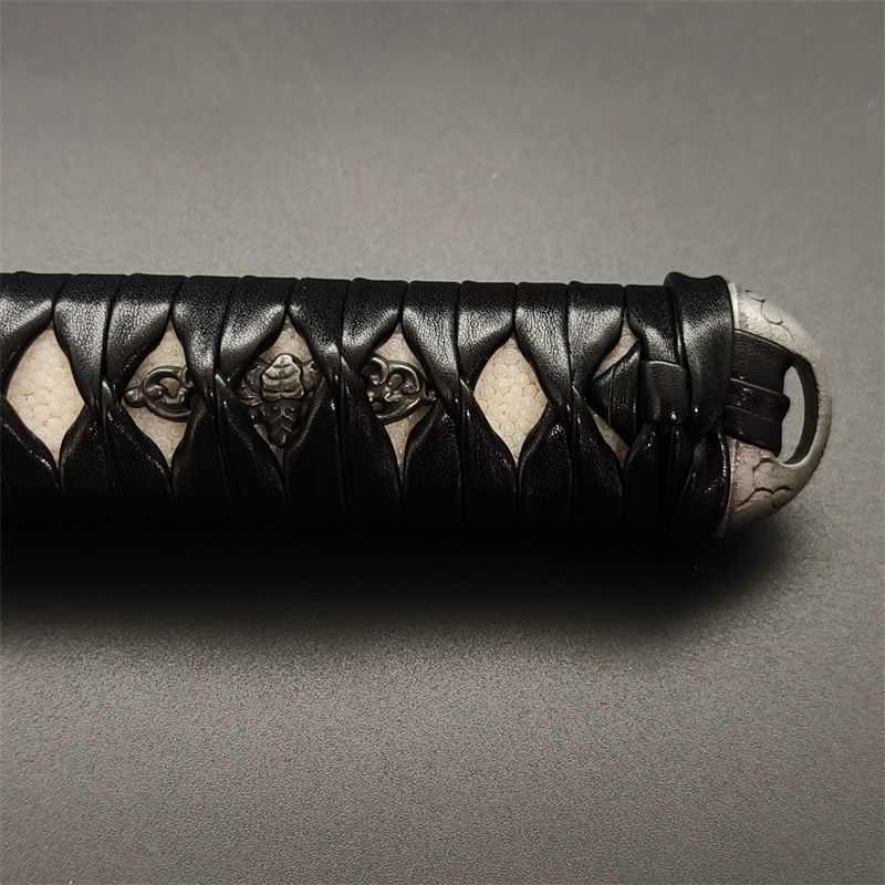 日本刀柄 唐草縁頭 五三の桐目貫 pbz31 日本刀装具 新品 全長約26CM 本