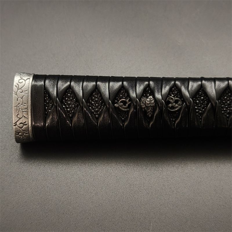 日本刀柄 唐草縁頭 五三の桐目貫 pbz32 日本刀装具 新品 全長約26CM 本