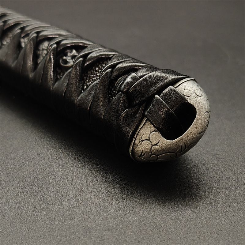 日本刀　目貫　刀装具（2） 日本刀柄 唐草縁頭 五三の桐目貫 pbz32 日本刀装具 新品 全長約26CM 本