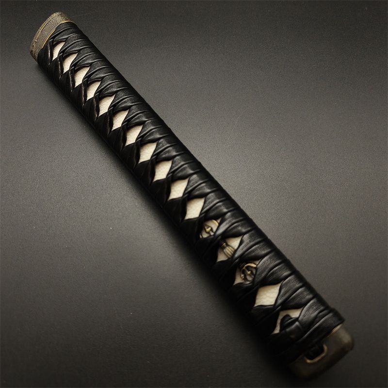 日本刀柄 矢縁頭 三鈷杵目貫 pbz40 日本刀装具 新品 全長約26CM 本鮫皮