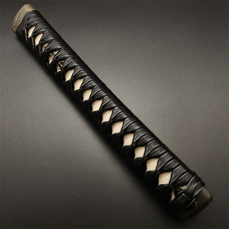日本刀柄 矢縁頭 三鈷杵目貫 pbz40 日本刀装具 新品 全長約26CM 本鮫皮