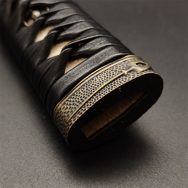 日本刀柄 矢縁頭 三鈷杵目貫 pbz40 日本刀装具 新品 全長約26CM 本鮫皮