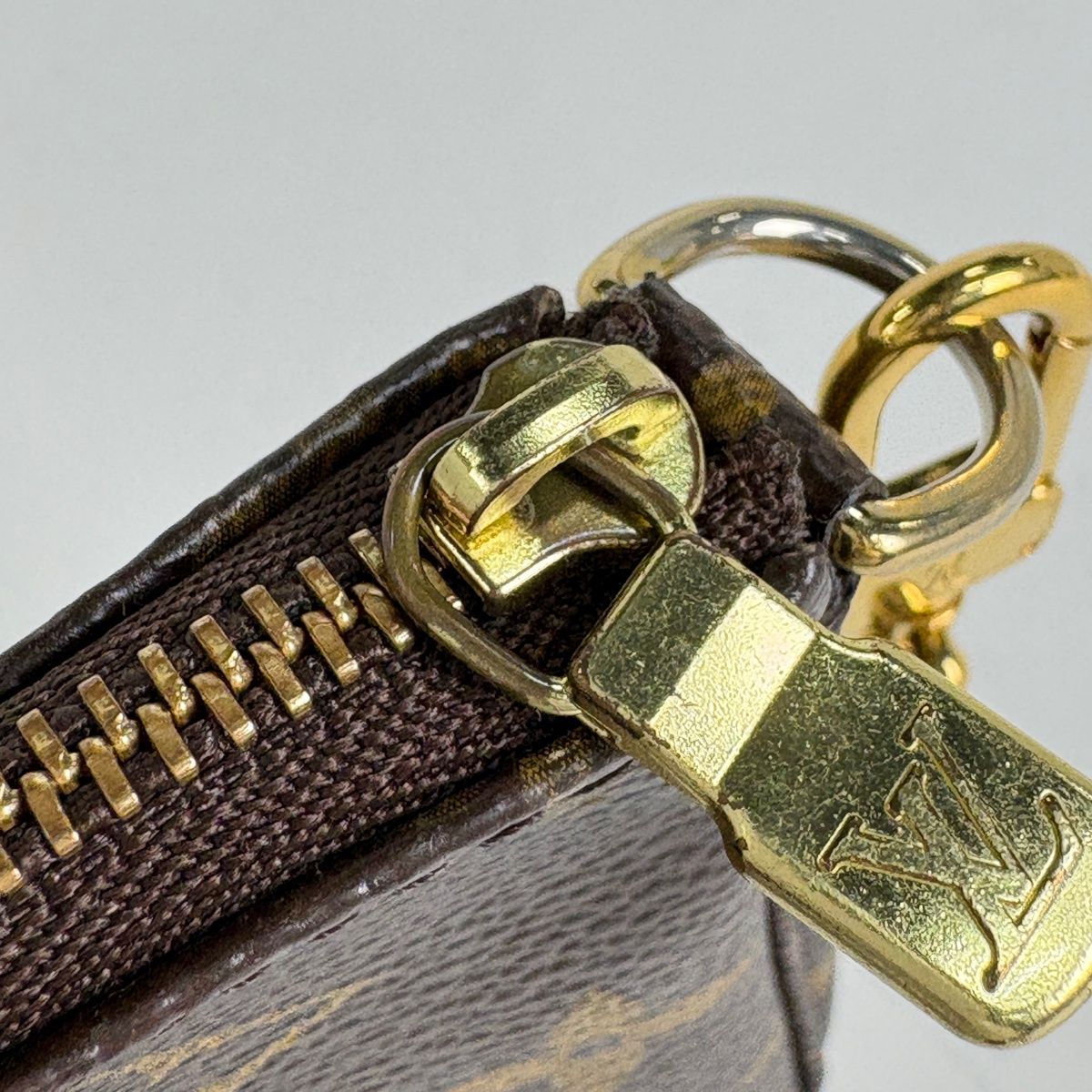 VUITTON　アクセサリーポーチ　アクセソワール　モノグラム　コスメ　化粧 ルイ・ヴィトン Louis Vuitton ミニ ポシェット アクセソワール メイク