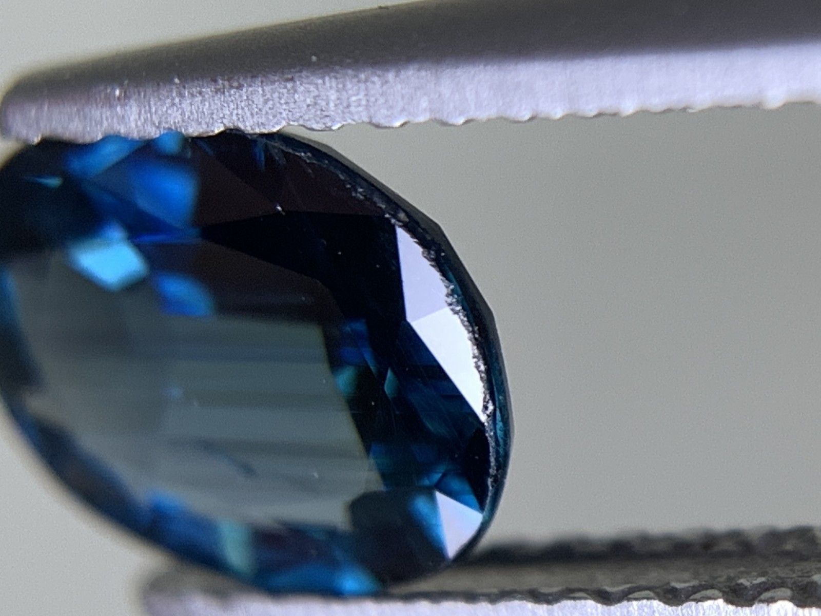 サファイア 天然 1.374ct 中央宝石ソーティング付き 8.06㎜×6.35