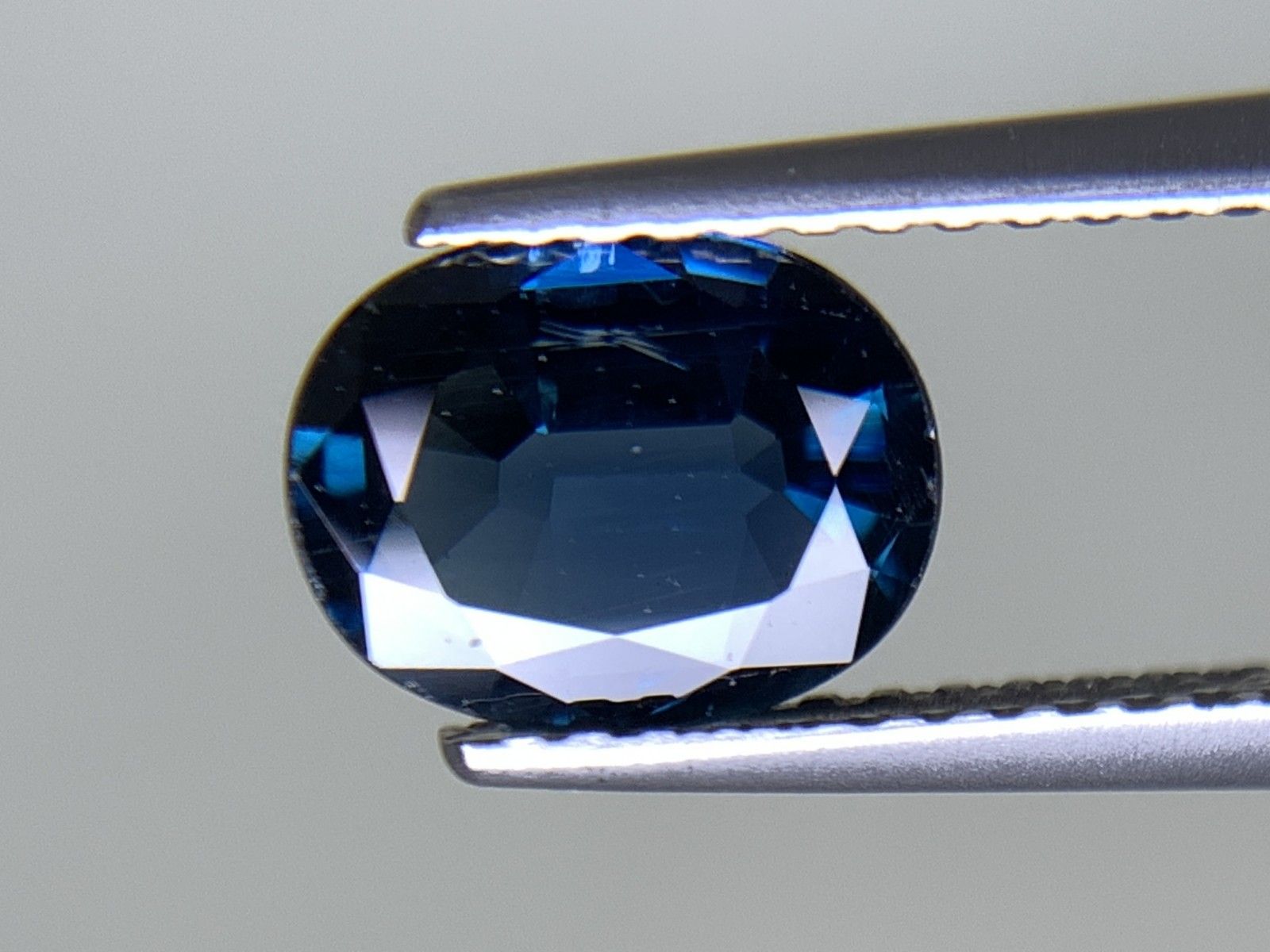 サファイア 天然 1.374ct 中央宝石ソーティング付き 8.06㎜×6.35