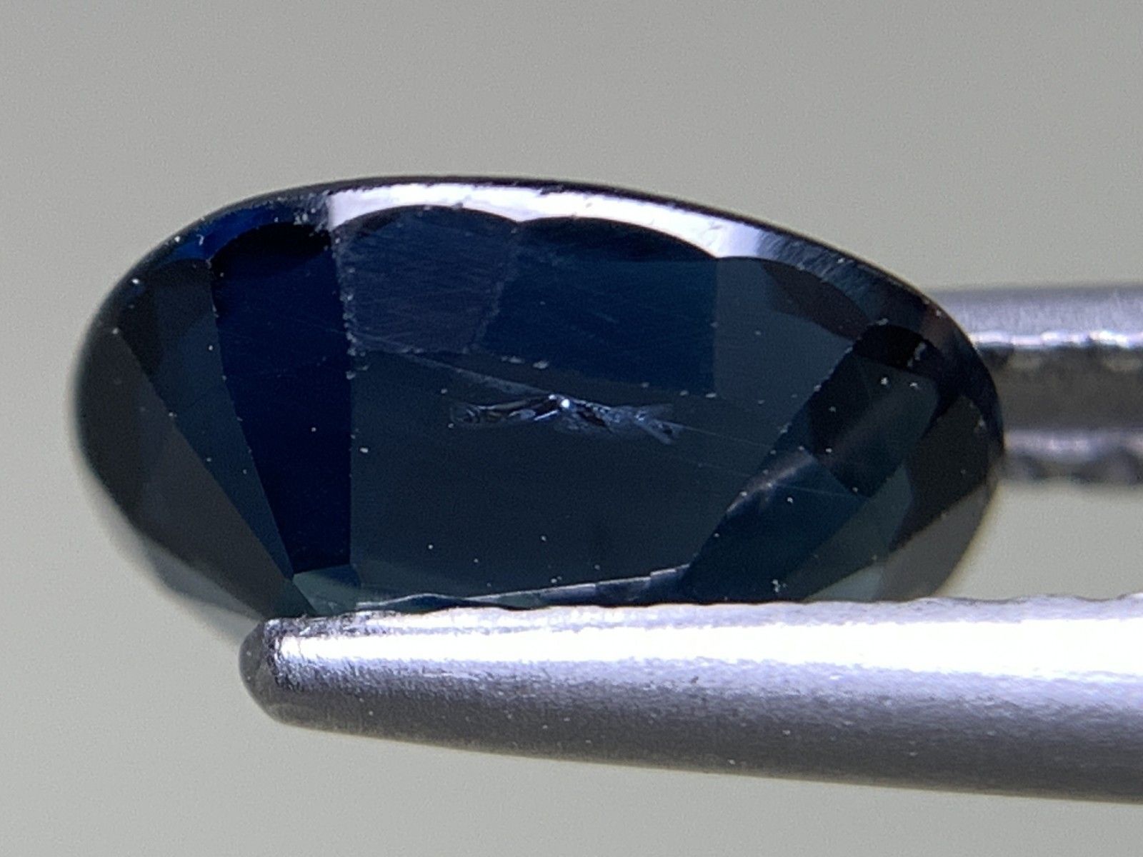 サファイア 天然 1.374ct 中央宝石ソーティング付き 8.06㎜×6.35