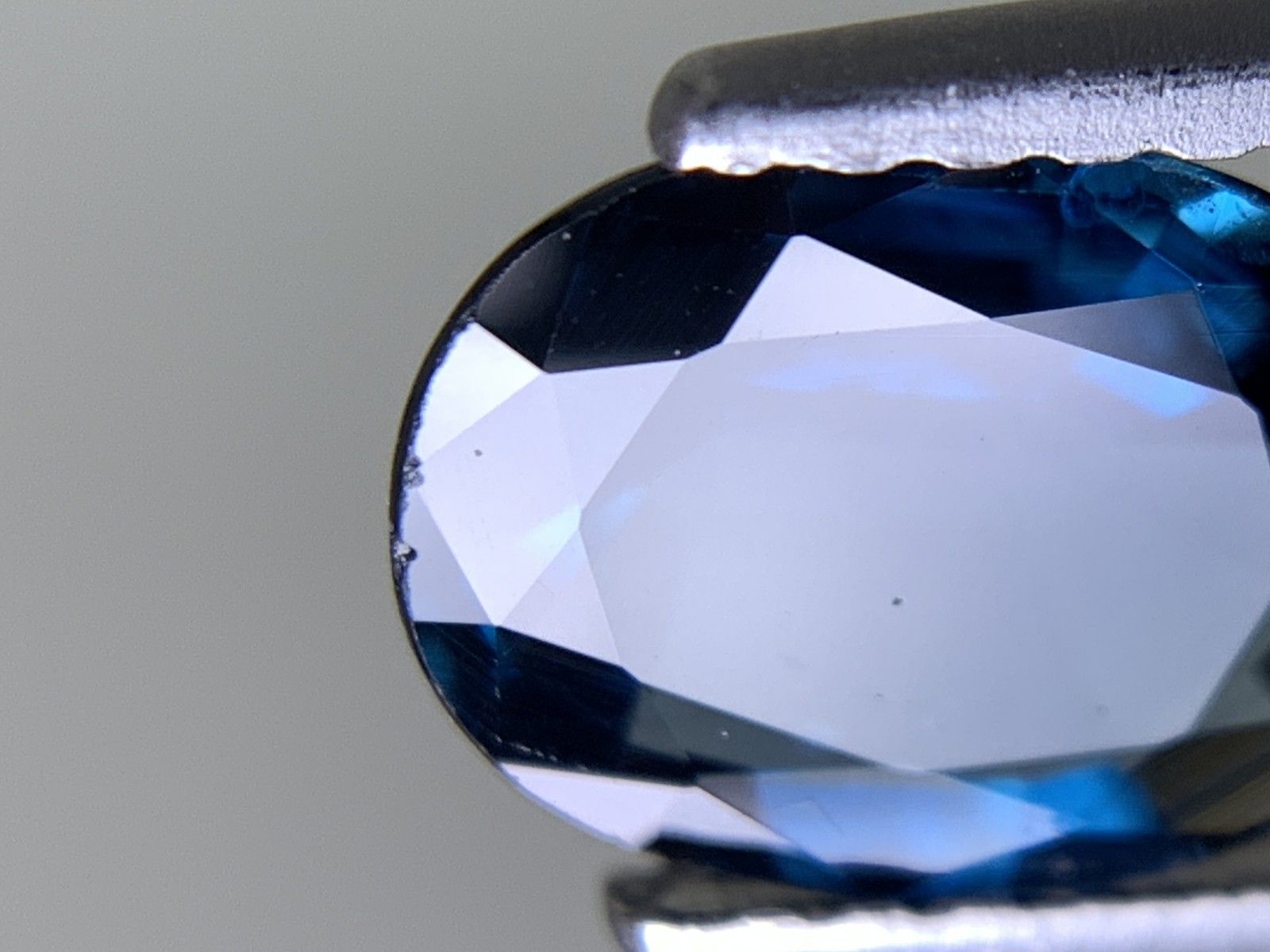 サファイア 天然 1.374ct 中央宝石ソーティング付き 8.06㎜×6.35