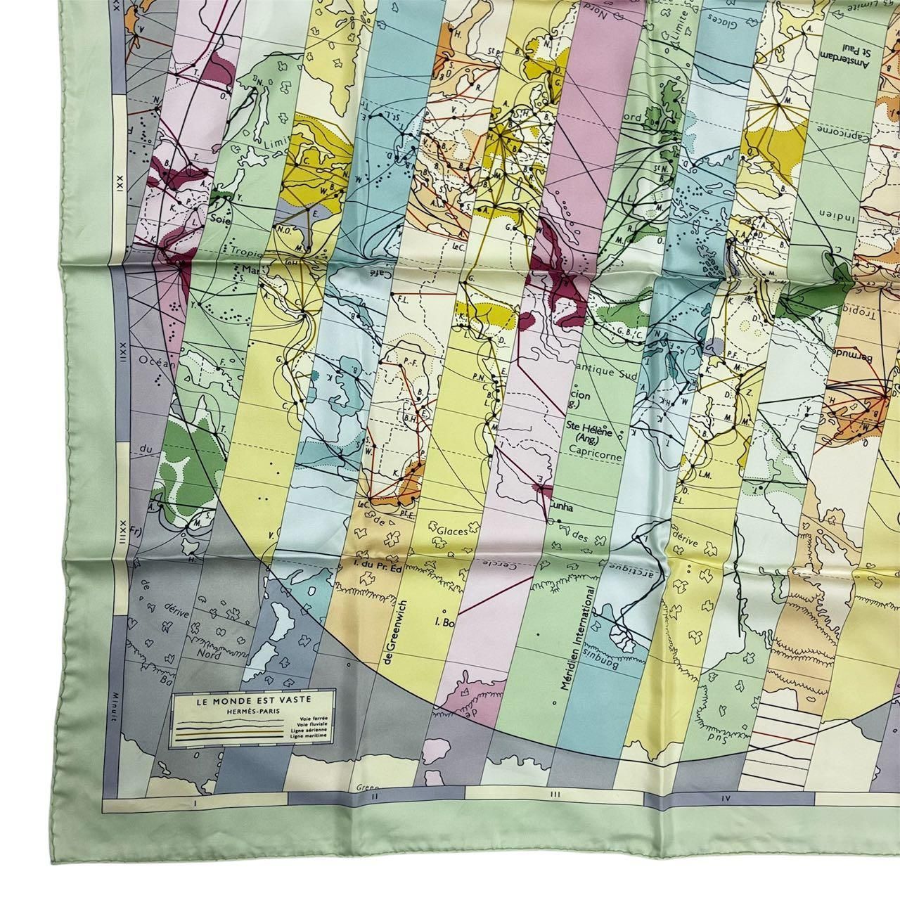 HERMES 地図柄 スカーフ　エルメス　カレ90 極美品 HERMES エルメス カレ90 スカーフ『 LE MONDE EST VASTE (世界