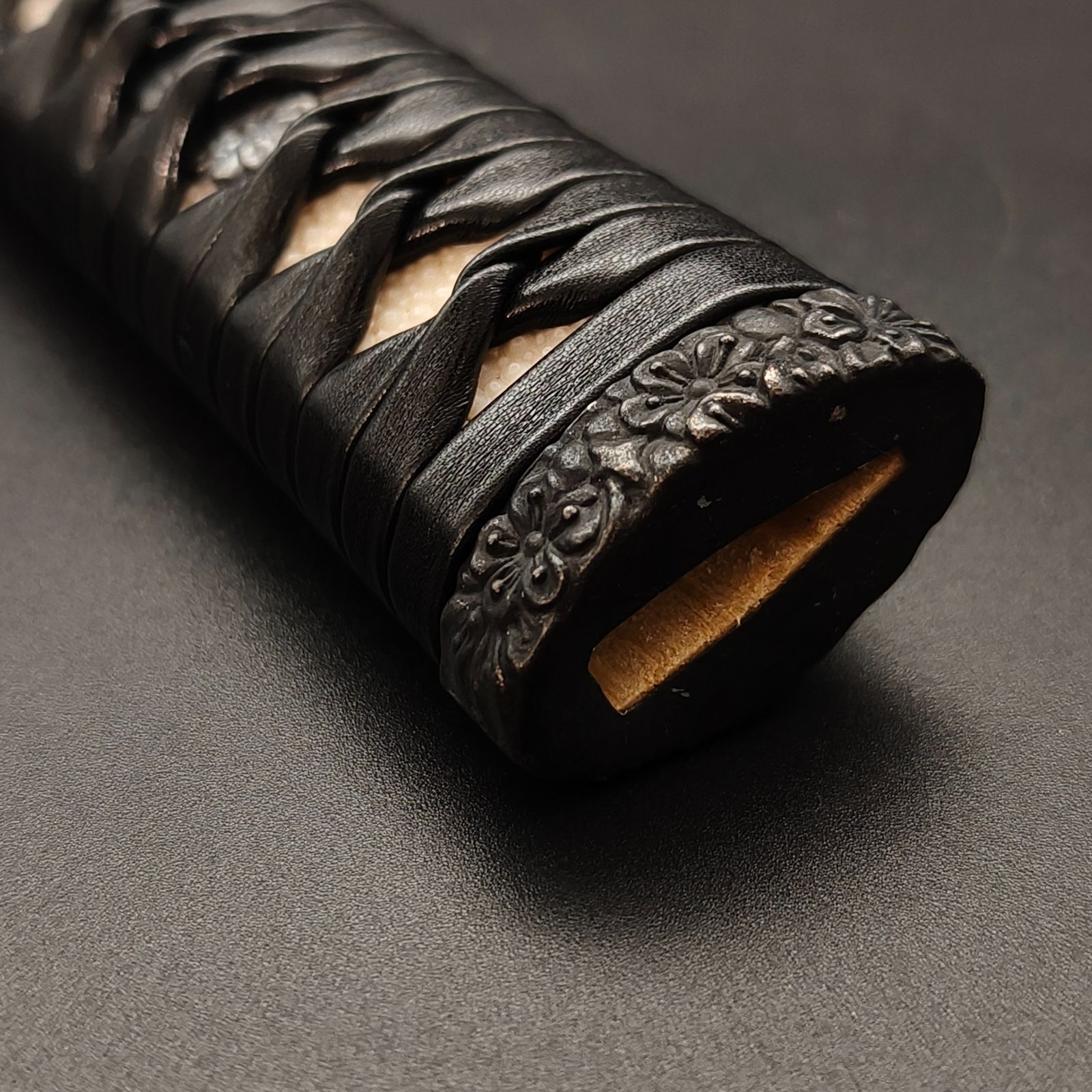 日本刀柄 桜縁頭 桜目貫 pbz04 日本刀装具 新品 全長約26CM 本鮫皮