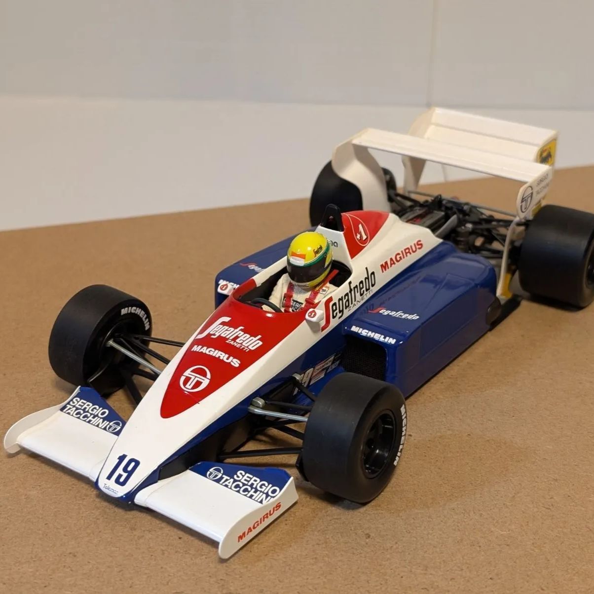 注意 1/18ミニチャンプス トールマンTGハート アイルトン・セナ - メルカリ