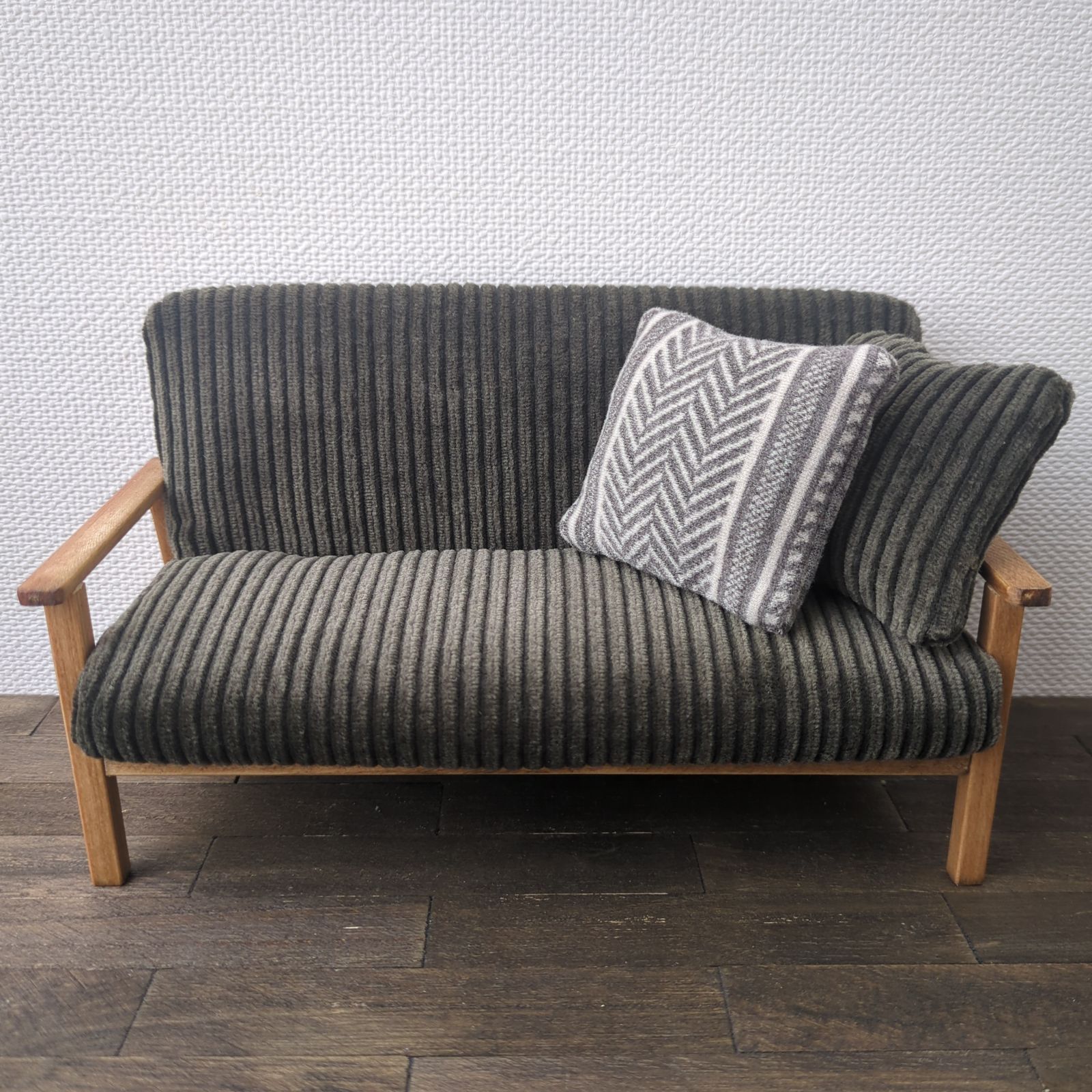 a-three〔 木枠ソファ〕ドールハウス ミニチュア ブライス リカちゃん