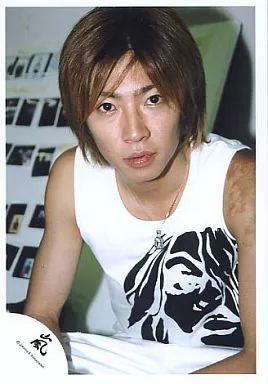 中古】生写真(ジャニーズ) 嵐/相葉雅紀/上半身・タンクトップ白(黒の柄