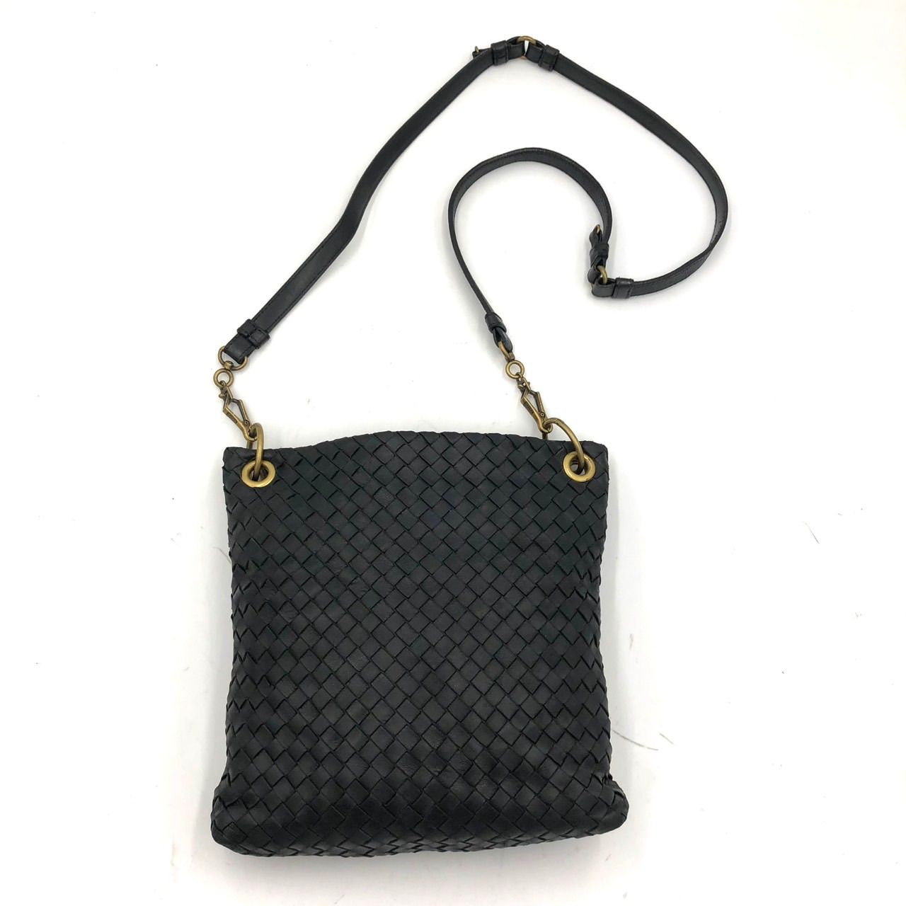 ボッテガヴェネタ イントレチャート ショルダーバッグ 黒 レザー 斜め