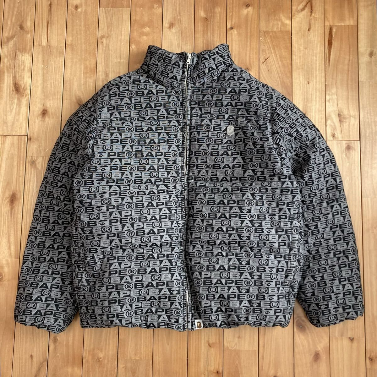 【美品】A BATHiNG APE　モノグラム柄　ジャケット BAPE FACE LOGO モノグラム ダウンジャケット Mサイズ a bathing ape