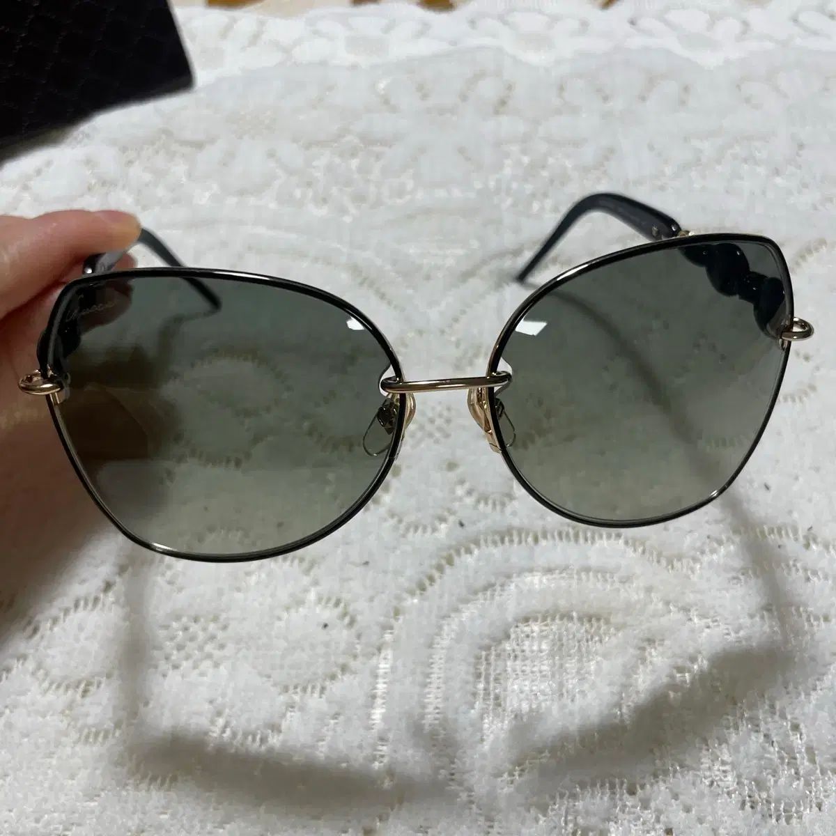 グッチ サングラス ブラック チェーン デザインテープ - メルカリ