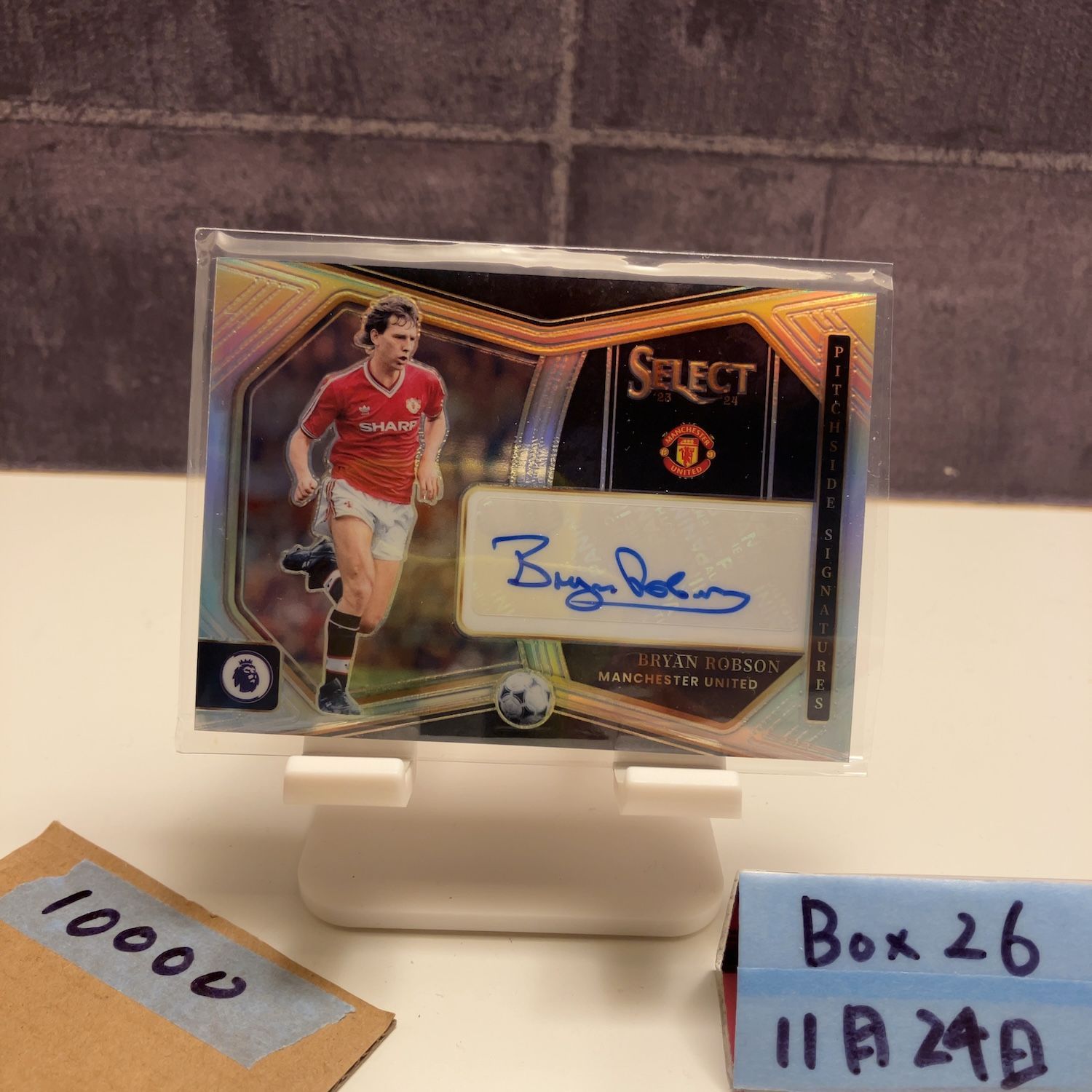 2025 24 Panini Select Premier League Bryan Robson 直筆サインカード MANCHESTER UNITED Prizm Pitchside Signatures カード