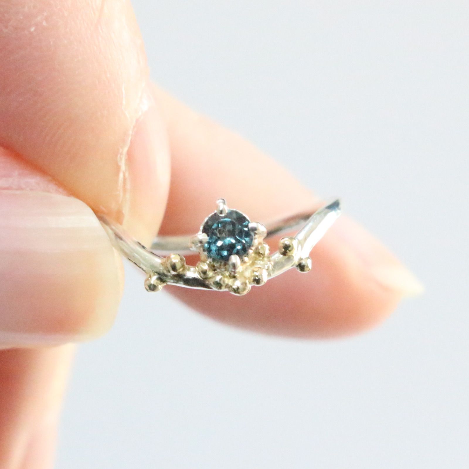 ベキリー産のカラーチェンジガーネットのK10粒々カーブシルバーリング