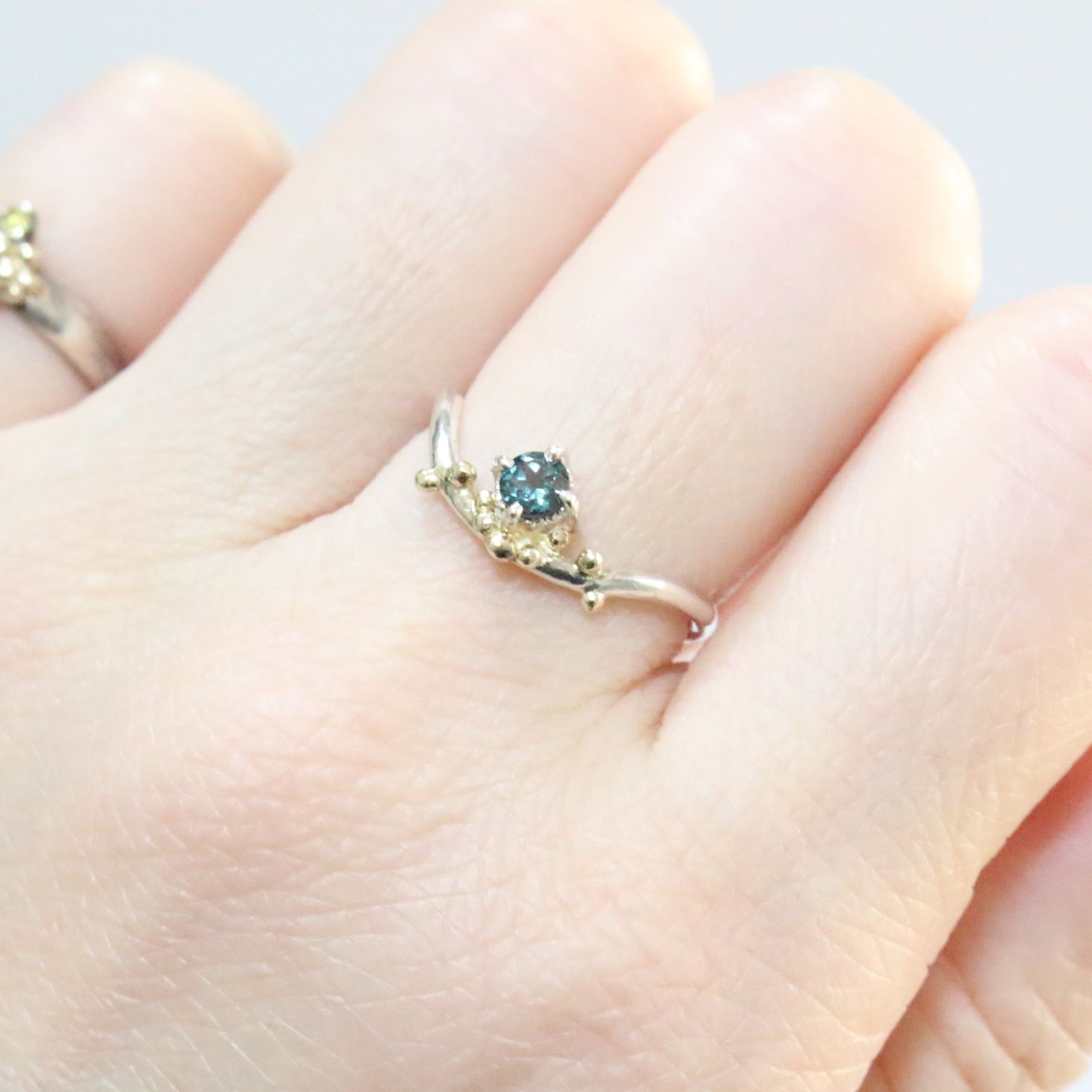 ベキリー産のカラーチェンジガーネットのK10粒々カーブシルバーリング