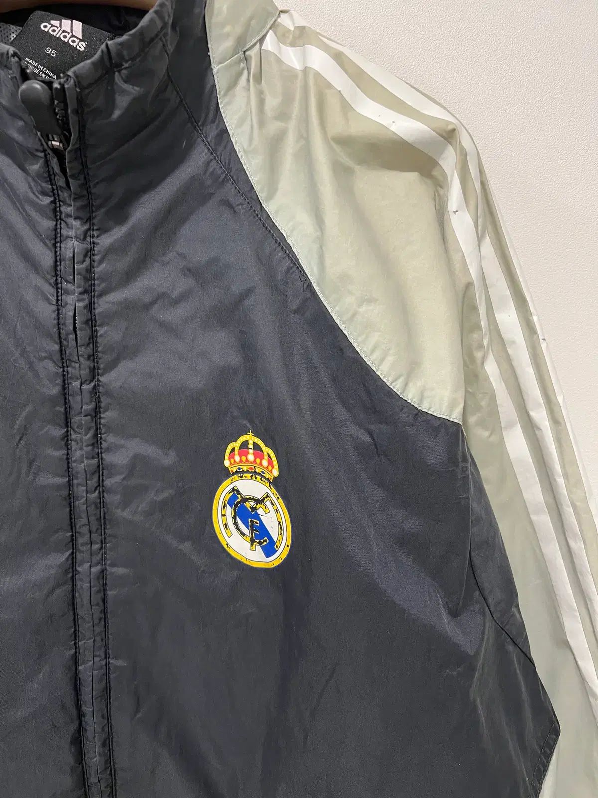 アディダス オリジナル レアルマドリード ウィンドブレーカー - メルカリ