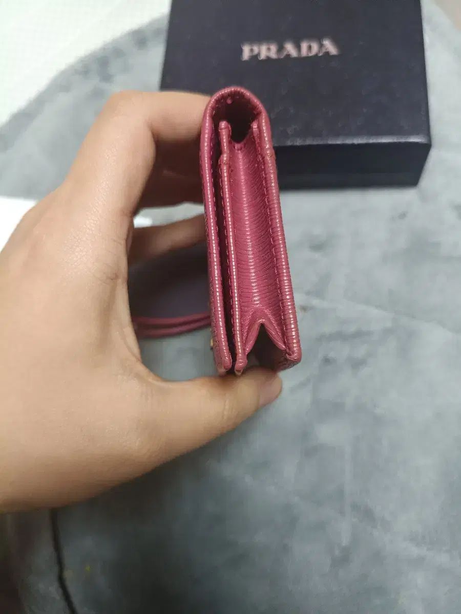 PRADA プラダ 二つ折り長財布 ピンク サフィアーノレザー パスケース