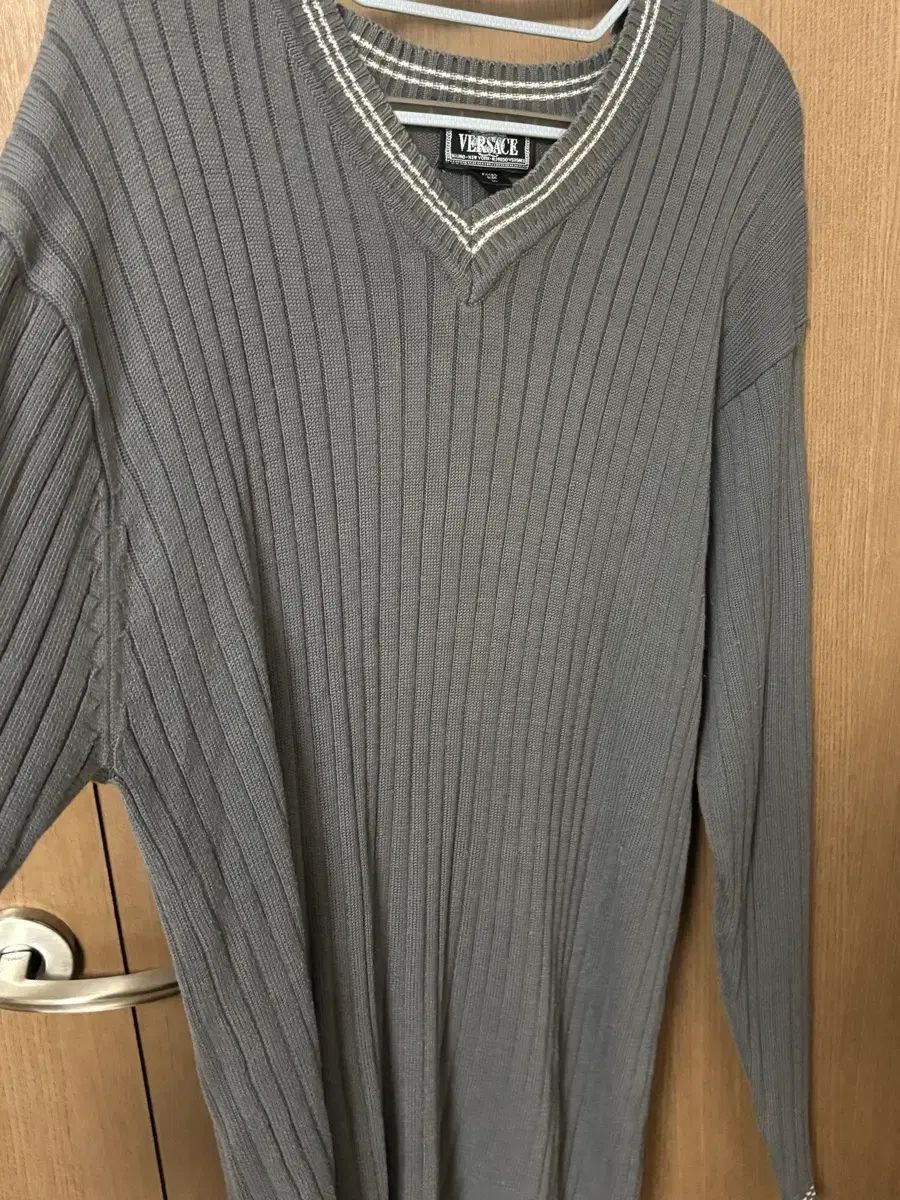 VERSACE ヴェルサーチェ グレー ゴージ Vネック ニット LL - メルカリ