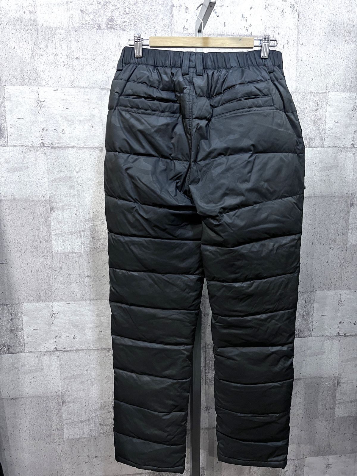 美品 kappa GOLF ダウンパンツ ブラック 迷彩 メンズ LL 黒 カモフラ カッパゴルフ KG552PA47 KAPPA GOLF カッパゴルフ ダウンパンツ カモフラ柄 ブラック