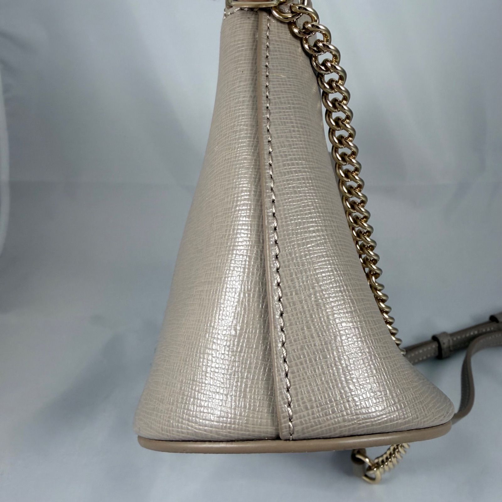 FURLA ショルダーバッグ グレージュ フルラ チェーン サフィアーノ