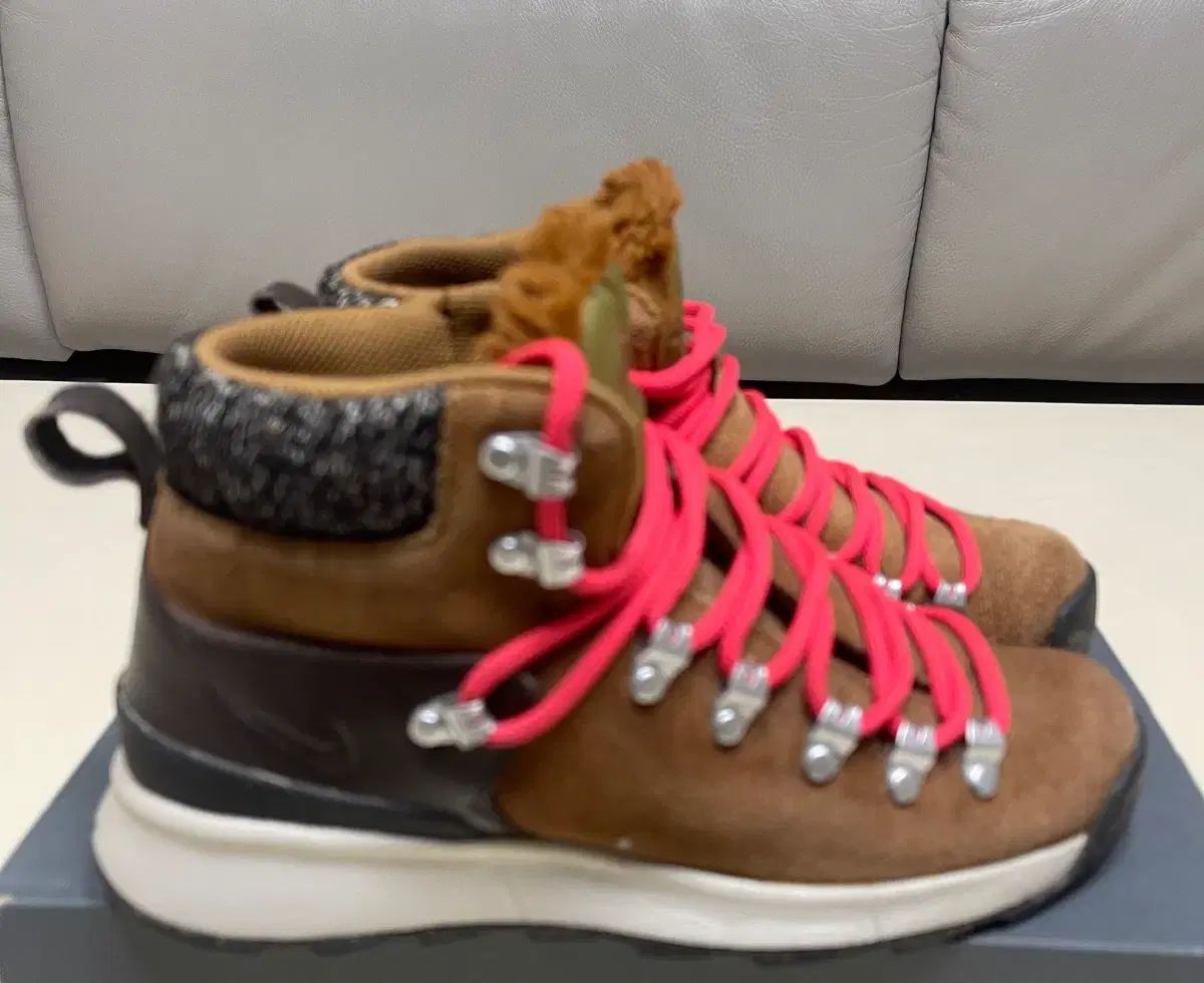 ナイキ ACG ズーム ミッド アストリア ウォーカーブーツ 登山靴 245 mm