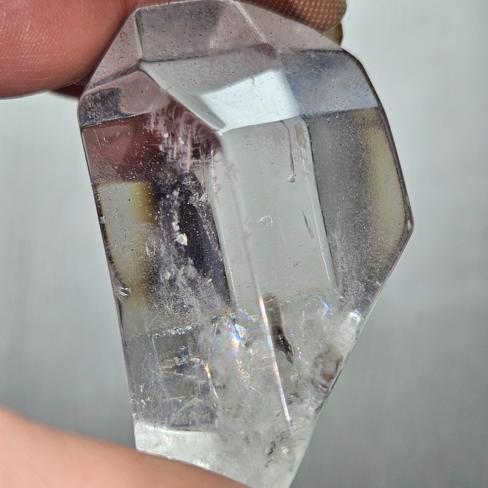 虹入り水晶✨フリーフォーム✨ - メルカリ