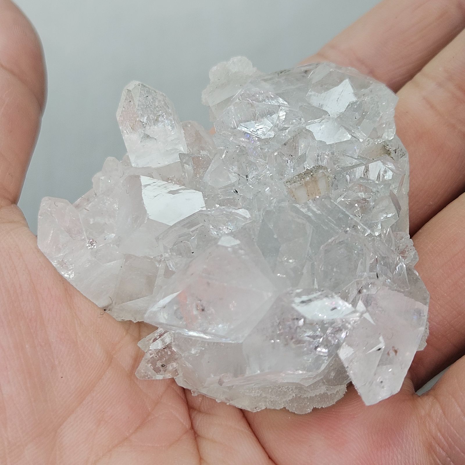 タイで直接仕入れ ダイヤモンドアポフィライト