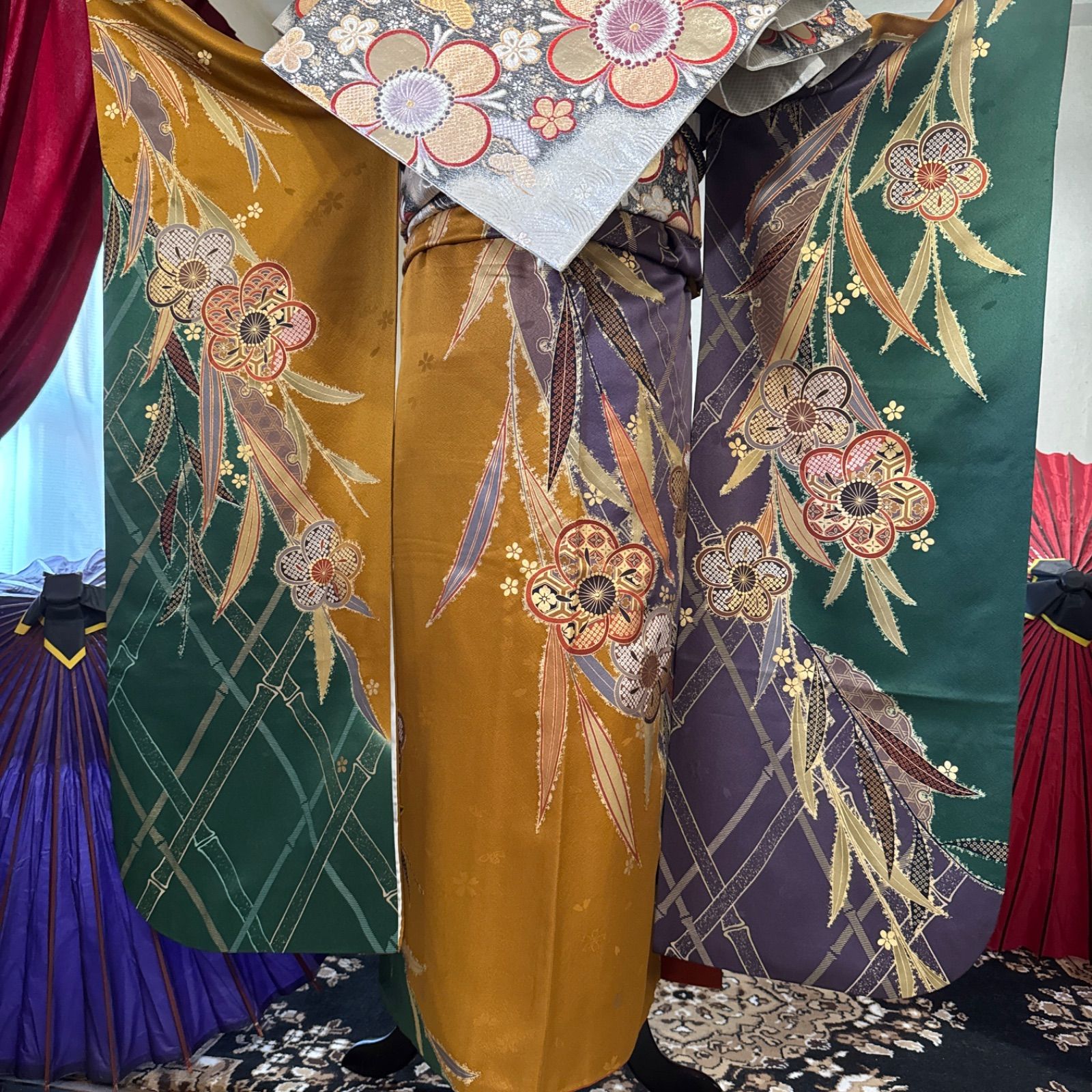 豪華振袖セット(4点)・袋帯・半衿・重ね衿・古典柄・金駒刺繍・刺繍