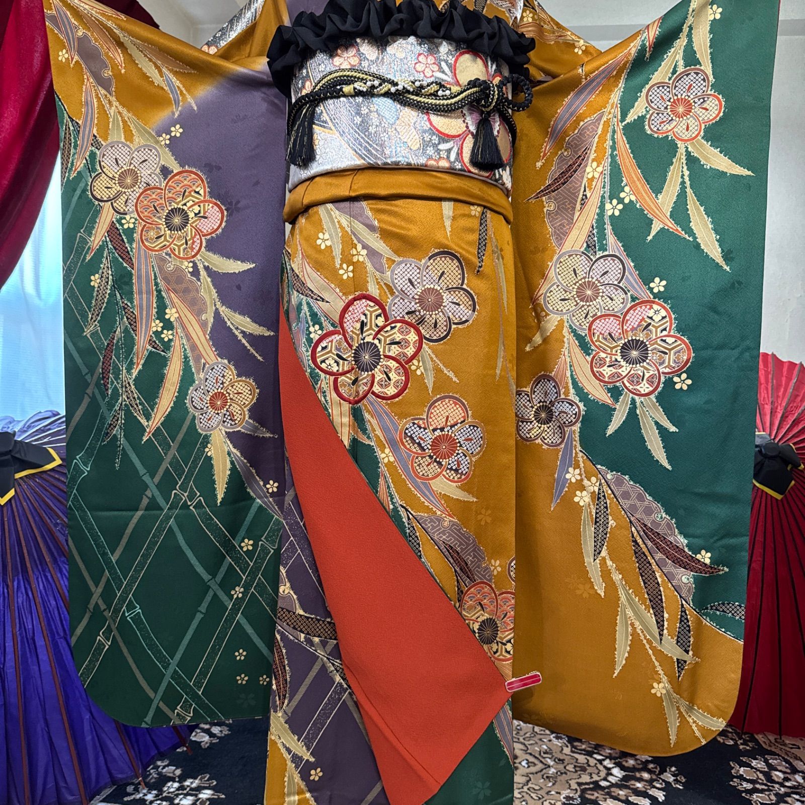 豪華振袖セット(4点)・袋帯・半衿・重ね衿・古典柄・金駒刺繍・刺繍