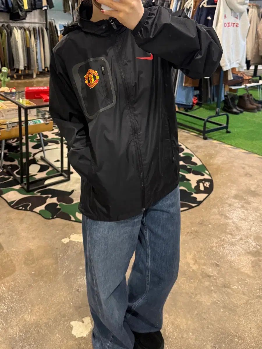 ナイキ マンチェスター・ユナイテッドFC ウィンドブレーカー ブラック
