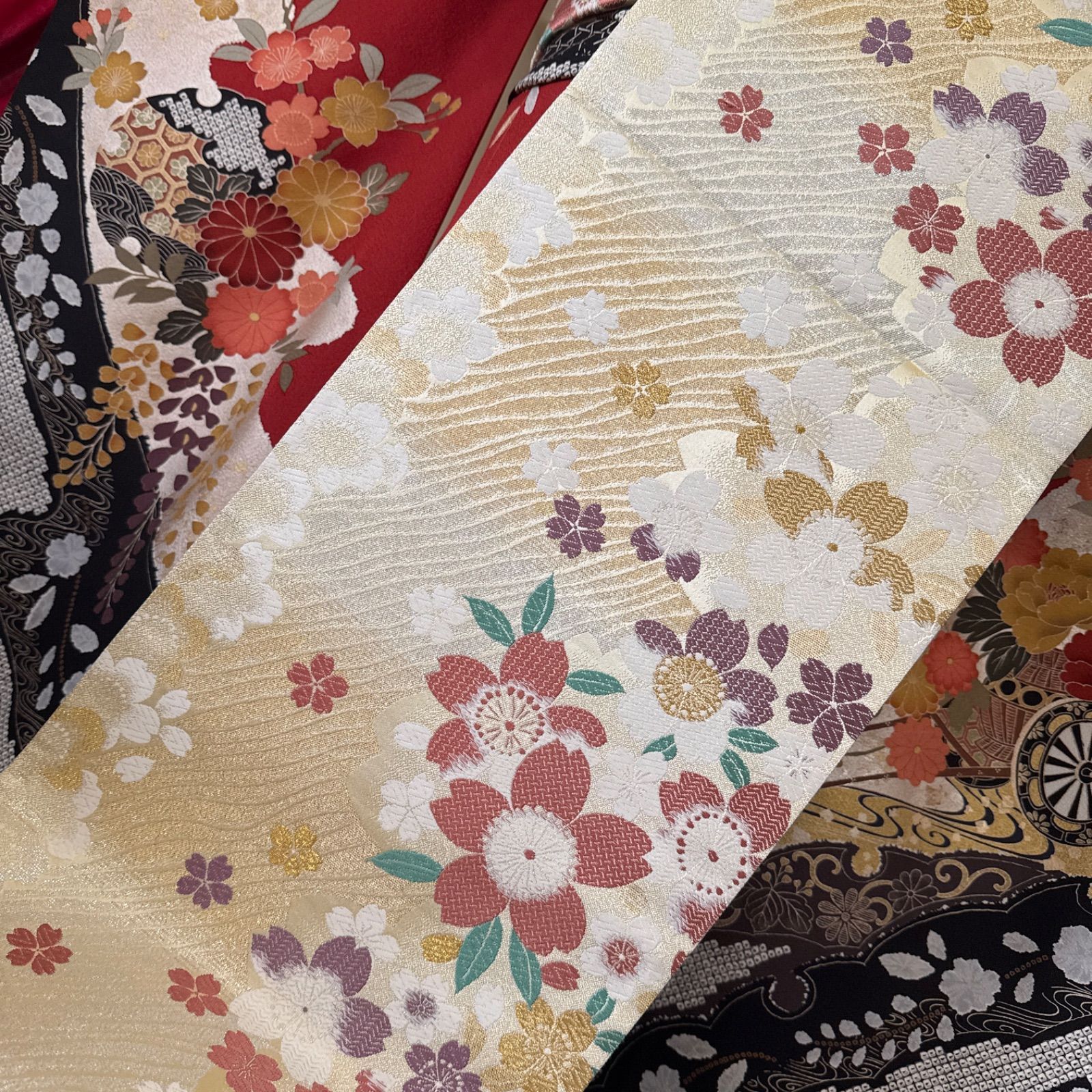 豪華振袖セット(4点)・袋帯・半衿・重ね衿・古典柄・駒刺繍・花車