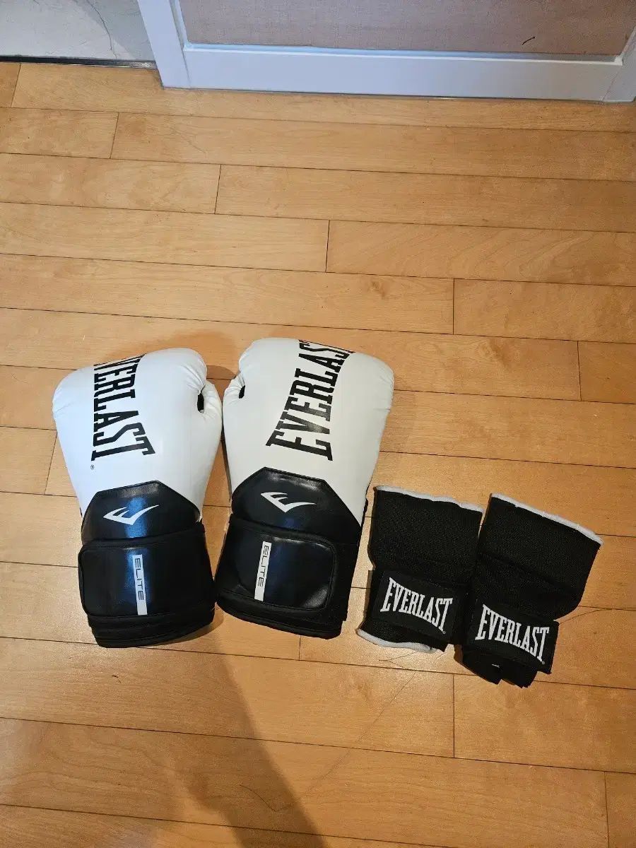 EVERLAST ボクシング グローブ 14oz - メルカリ