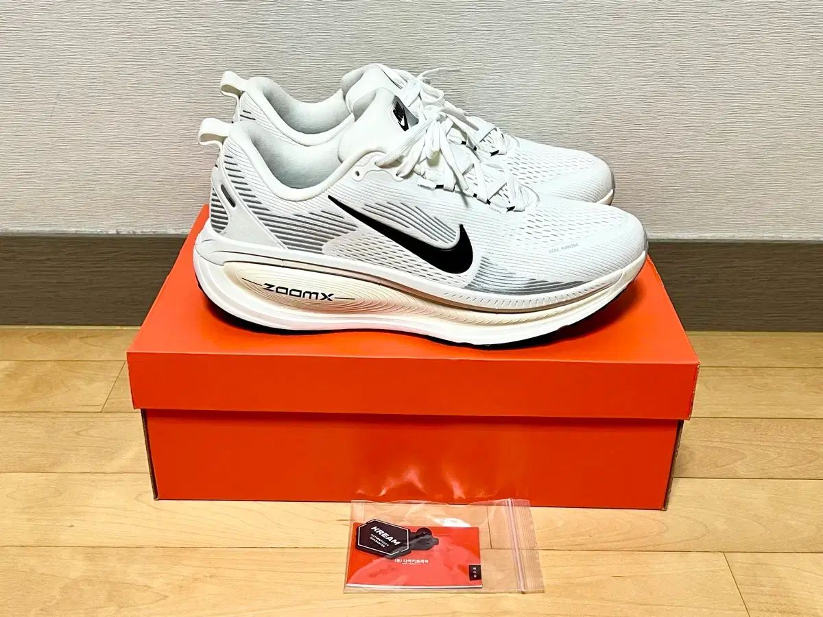 275 NIKE ボメロ 18 サミット 白 ココナッツ ミルク - メルカリ