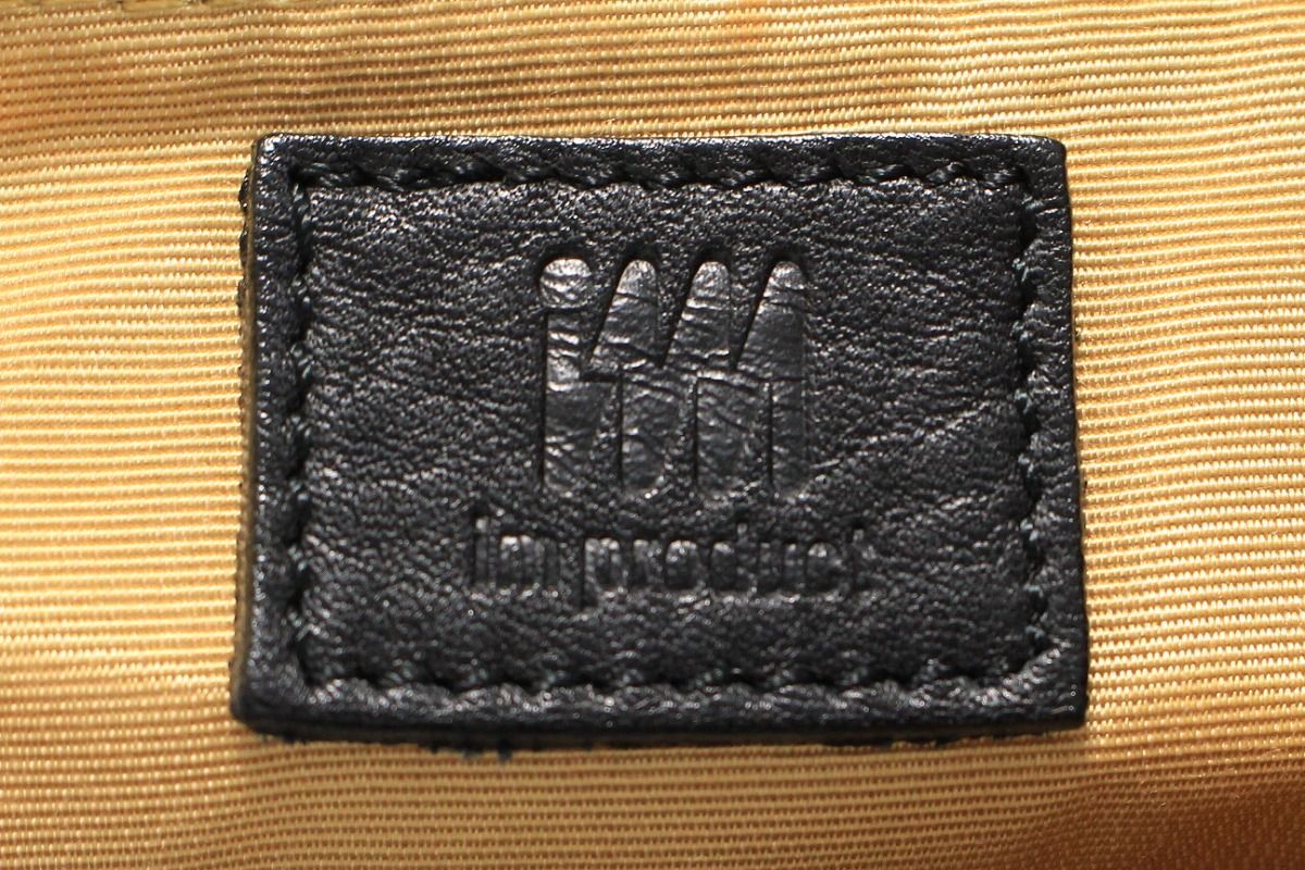 im product イッセイミヤケ ショルダーバッグ ブラック 2-M109/1/080 