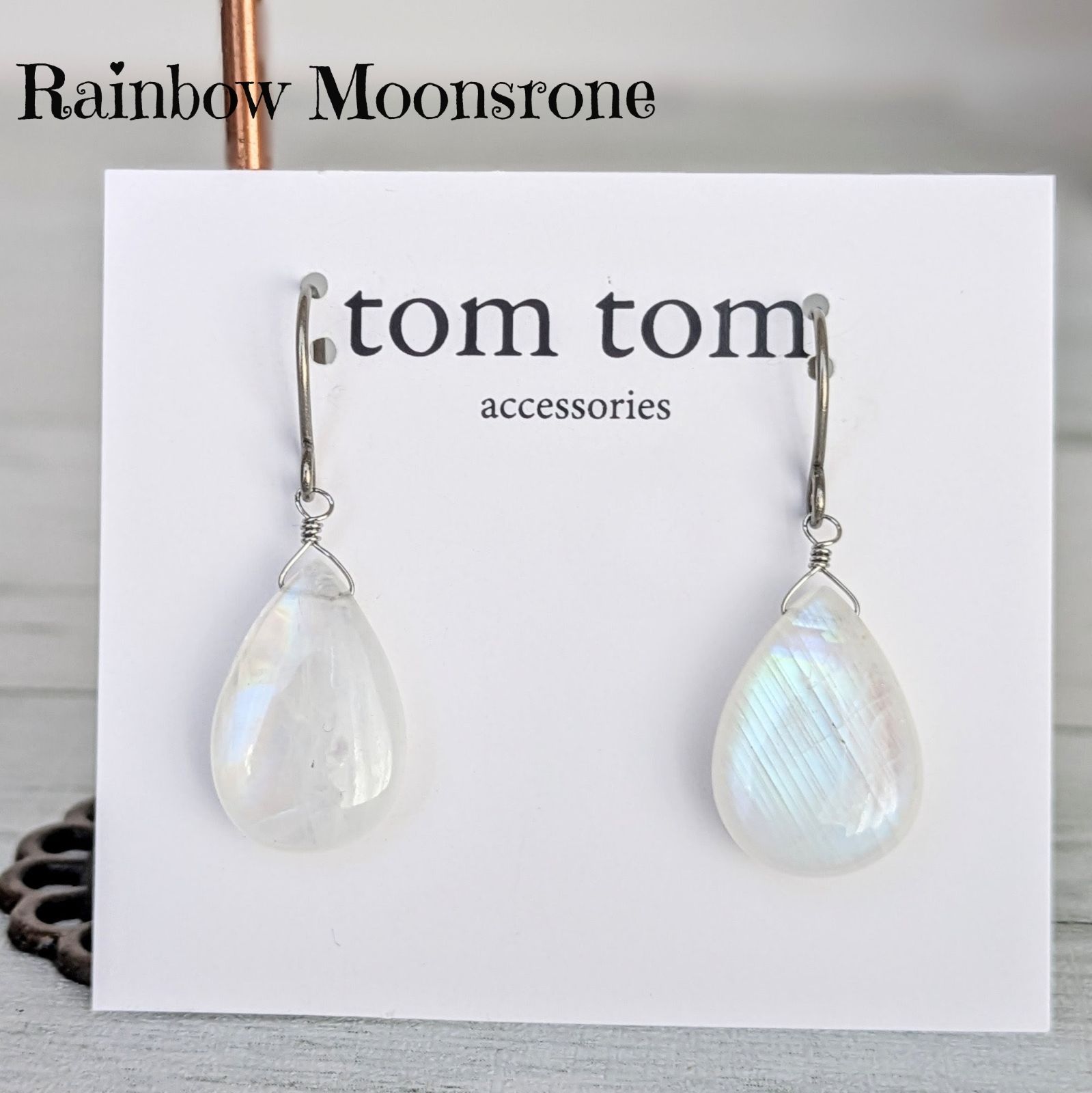 天然石ピアス【レインボームーンストーン】 - メルカリ